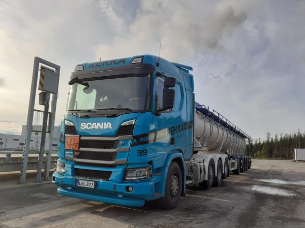 Rekka Groupin Scania 560R XT
Rekka Group Oy:n Scania 560R XT säiliöpuolikas.
Avainsanat: Rekka-Group Scania 560R XT 39