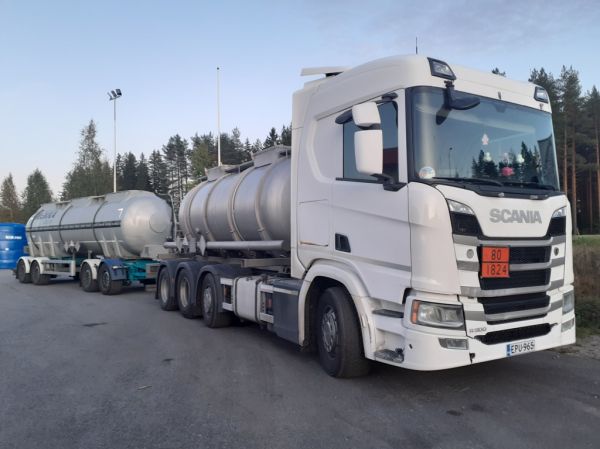 Rekka Groupin Scania R500
Rekka Group Oy:n Scania R500 säiliöyhdistelmä.
Avainsanat: Rekka-Group Scania R500 Hirvaskangas