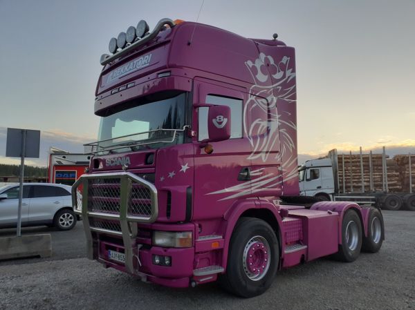 Ex-Kuljetus P Ijäksen Scania 164
Ex-Kuljetus P Ijäksen Scania 164 rekkaveturi.
Avainsanat: Ijäs Scania 164 Hirvaskangas
