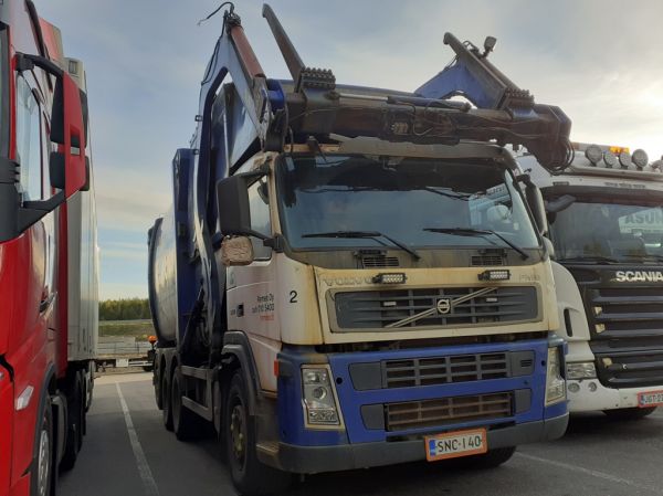 Remeon Volvo FM9
Remeo Oy:n Volvo FM9 jäteauto.
Avainsanat: Remeo Volvo FM9 2 Shell Hirvaskangas