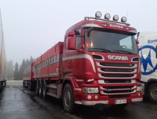 Klikkaa kuvaa nähdäksesi se täysikokoisena
==============
Riiheläisen Scania R620
Riiheläinen Oy:n Scania R620 täysperävaunuyhdistelmä.
Avainsanat: Riiheläinen Scania R620 ABC Hirvaskangas Riiheläisen Scania R620
Riiheläinen Oy:n Scania R620 täysperävaunuyhdistelmä.
Avainsanat: Riiheläinen Scania R620 ABC Hirvaskangas