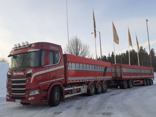 Riiheläisen Scania R770
Riiheläinen Oy:n Scania R770 täysperävaunuyhdistelmä.
Avainsanat: Riiheläinen Scania R770 ABC Hirvaskangas