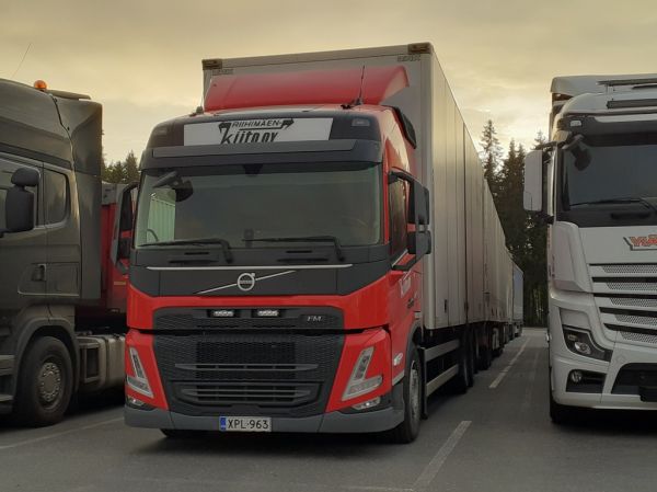 Riihimäen Kiidon Volvo FM
Riihimäen Kiito Oy:n Volvo FM täysperävaunuyhdistelmä.
Avainsanat: Riihimäen Kiito Volvo FM ABC Hirvaskangas