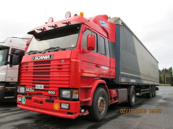 Roadpirate Truckingin Scania 143M 
Roadpirate Trucking tmi:n Scania 143M puoliperävaunuyhdistelmä.
Avainsanat: Roadpirate Trucking Scania 143M 500 ABC Hirvaskangas