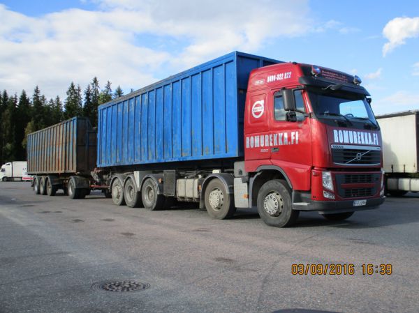 Romurekan Volvo FH520
Romurekan Volvo FH520 täysperävaunuyhdistelmä.
Avainsanat: Romurekka Volvo FH520 ABC Hirvaskangas