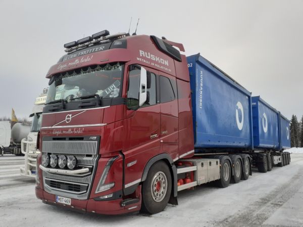 Klikkaa kuvaa nähdäksesi se täysikokoisena
==============
Ruskon Metalli ja Kuljetuksen Volvo FH16
Ruskon Metalli ja Kuljetus Oy:n Volvo FH16 "Löysä, mutta larke!" täysperävaunuyhdistelmä.
Avainsanat: Ruskon Metalli ja Kuljetus Volvo FH16 ABC Hirvaskangas Löysä-mutta-larke Kuusankoski Ruskon Metalli ja Kuljetuksen Volvo FH16
Ruskon Metalli ja Kuljetus Oy:n Volvo FH16 "Löysä, mutta larke!" täysperävaunuyhdistelmä.
Avainsanat: Ruskon Metalli ja Kuljetus Volvo FH16 ABC Hirvaskangas Löysä-mutta-larke Kuusankoski