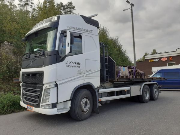 Ruukin Kiinteistöhuollon Volvo FH500
Ruukin Kiinteistöhuollon Volvo FH500 vaihtolava-auto.
Avainsanat: Ruukinkiinteistöhuolto Korkala Volvo FH500 Neste Lintulahti