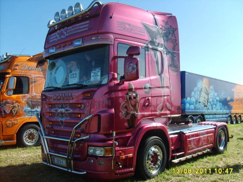 Sea Container Servicen Scania R500
Sea Container Servicen Scania R500 "The Pink Panther" rekkaveturi.
Avainsanat: Scania R500 Sea Container Service SCS Pink Panther Alahärmä11