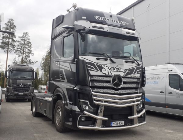 SK-Lisäavun MB 1853  Actros L
SK-Lisäapu Oy:n MB 1853 Actros L rekkaveturi.
Avainsanat: SK-Lisäapu MB 1853 ActrosL