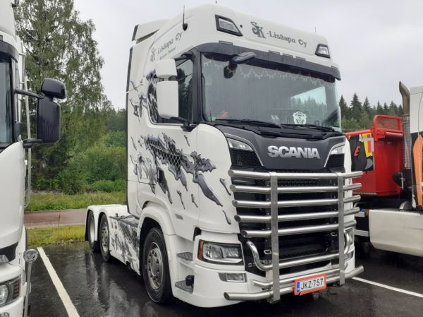SK-Lisäavun Scania S500 
SK-Lisäapu Oy:n Scania S500 rekkaveturi.
Avainsanat: SK-lisäapu Scania S500