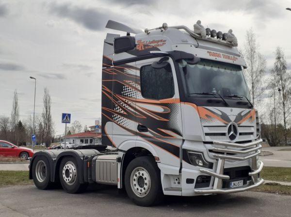 SK-Lisäavun MB Actros
SK-Lisäapu Oy:n MB Actros rekkaveturi.
Avainsanat: SK-Lisäapu MB Actros