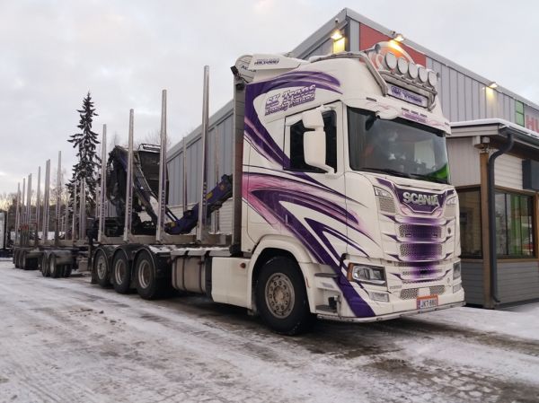 SK-Transin Scania R650 
SK-Trans Ab Oy:n Scania R650 puutavarayhdistelmä.  
Avainsanat: SK-Trans Storbjörk Scania R650 Neste
