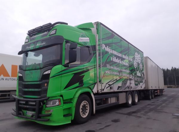 S Lähteenmäen Scania
S Lähteenmäki Oy:n Scania täysperävaunuyhdistelmä.
Avainsanat: Lähteenmäki Scania ABC Hirvaskangas