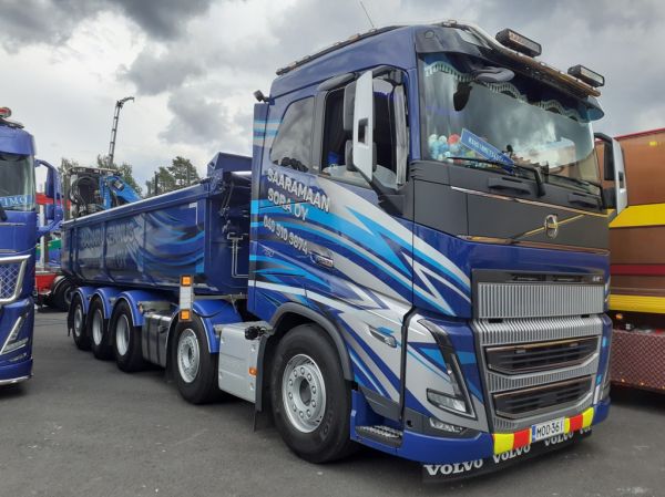 Saaramaan Soran Volvo FH16
Saaramaan Sora Oy:n Volvo FH16 sora-auto.
Avainsanat: Saaramaa Volvo FH16 Himos23 Rahdinmetsästäjät