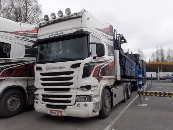 Säävälän Scania R620
Säävälät Oy:n R620 b-juna.
Avainsanat: Säävälät Scania R620 Shell Hirvaskangas B-juna