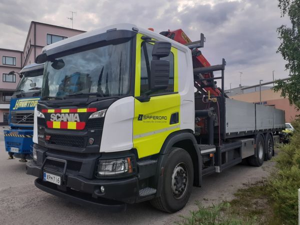 Saferoadin Scania P410XT
Saferoad Restraint Systems Oy:n nosturilla varustettu Scania P410XT kuorma-auto.
Avainsanat: Saferoad Scania P410XT