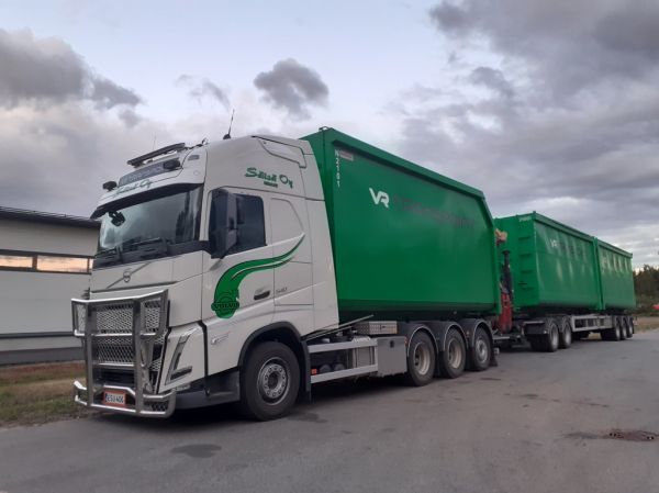 Säisän Volvo FH540
VR Transpointin ajossa oleva Säisä Oy:n Volvo FH540 täysperävaunuyhdistelmä.
Avainsanat: Transpoint Säisä Volvo FH540