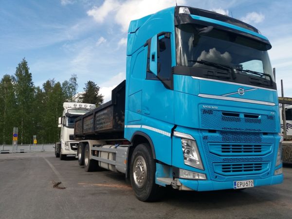 Salaojakympin Volvo FH540
Salaojakympit Oy:n Volvo FH540 vaihtolava-auto.
Avainsanat: Salaojakympit Volvo FH540