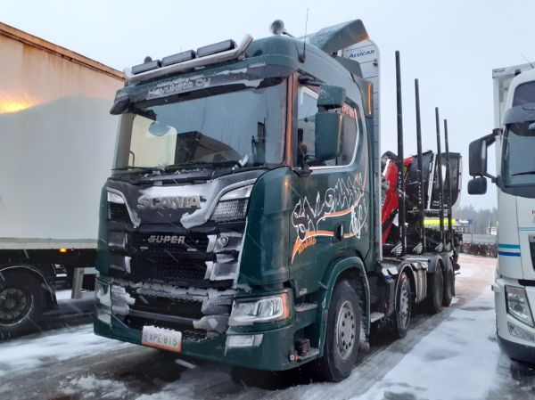 Salomaan Ajon Scania R650
Salomaan Ajo Oy:n Scania R650 puutavara-auto.
Avainsanat: SalomaanAjo Scania R650 Matkakeidas