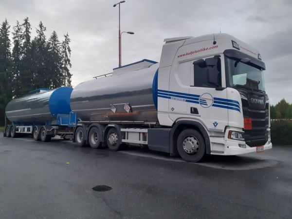 Klikkaa kuvaa nähdäksesi se täysikokoisena
==============
Salon Rahtiaseman Scania R520
Salon Rahtiasema Oy:n Scania R520 säiliöyhdistelmä.
Avainsanat: Salon Rahtiasema Scania R520 ABC Hirvaskangas Salon Rahtiaseman Scania R520
Salon Rahtiasema Oy:n Scania R520 säiliöyhdistelmä.
Avainsanat: Salon Rahtiasema Scania R520 ABC Hirvaskangas