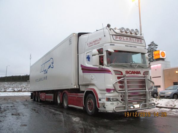 K Salosen Scania R560 
K Salonen Oy:n Scania R560 puoliperävaunuyhdistelmä.
Avainsanat: Salonen Scania R560 Shell Hirvaskangas