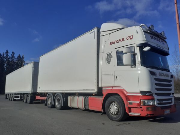 Samarin Scania R500
Samar Oy:n Scania R500 täysperävaunuyhdistelmä.
Avainsanat: Samar Scania R500 ABC Hirvaskangas
