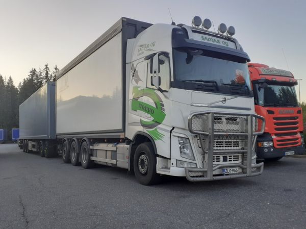 Klikkaa kuvaa nähdäksesi se täysikokoisena
==============
Samarin Volvo FH
Samar Oy:n Volvo FH täysperävaunuyhdistelmä.
Avainsanat: Samar Volvo FH ABC Hirvaskangas Samarin Volvo FH
Samar Oy:n Volvo FH täysperävaunuyhdistelmä.
Avainsanat: Samar Volvo FH ABC Hirvaskangas
