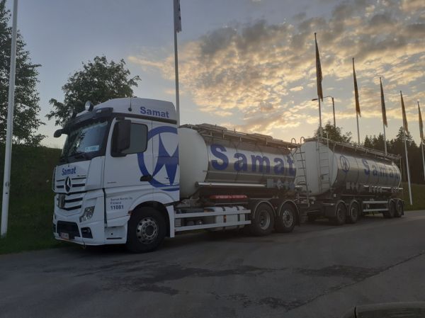 Samat Nordicin MB 2551 Actros
Samat Nordic Oy:n MB 2551 Actros säiliöyhdistelmä.
Avainsanat: Samat Nordic MB 2551 Actros ABC Hirvaskangas 11081