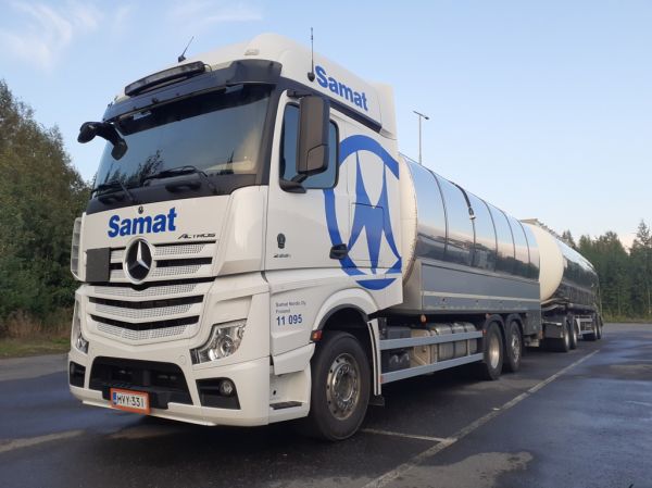 Samat Nordicin MB 2551 Actros
Samat Nordic Oy:n MB 2551 Actros säiliöyhdistelmä.
Avainsanat: Samat Nordic MB 2551 Actros ABC Hirvaskangas 11095