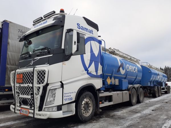 Samat Nordicin Volvo FH540
Samat Nordic Oy:n Volvo FH540 säiliöyhdistelmä.

Avainsanat: Samat Nordic Orica Volvo FH540 11100 ABC Hirvaskangas