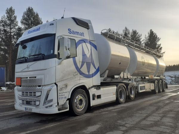 Samat Nordicin Volvo FH
Samat Nordic Oy:n Volvo FH puoliperävaunuyhdistelmä.
Avainsanat: Samat Nordic Volvo FH Shell Hirvaskangas 11114