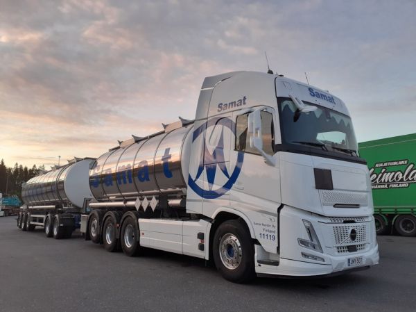Samat Nordicin Volvo FH540
Samat Nordic Oy:n Volvo FH540 säiliöyhdistelmä.
Avainsanat: Samat Nordic Volvo FH540 11119 ABC Hirvaskangas