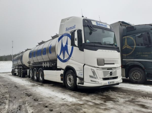 Samat Nordicin Volvo FH540
Samat Nordic Oy:n Volvo FH540 säiliöyhdistelmä.
Avainsanat: Samat Nordic Volvo FH540 11120 ST1 Hirvaskangas