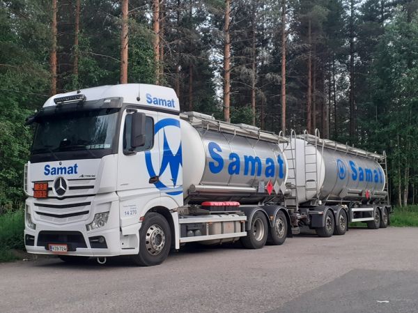 Trans Haajasen MB 2551 Actros
Samat Groupin ajossa oleva Trans Haajasen MB 2551 Actros säiliöyhdistelmä.
Avainsanat: Samat Group Haajanen Shell Hirvaskangas 14270