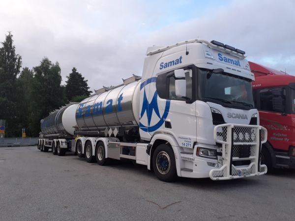 Klikkaa kuvaa nähdäksesi se täysikokoisena
==============
J Rautiaisen Scania 560R
Samat Groupin ajossa oleva J Rautiainen Oy:n Scania 560R säiliöyhdistelmä.
Avainsanat: Samat Group Rautiainen Scania 560R 14271 Neste J Rautiaisen Scania 560R
Samat Groupin ajossa oleva J Rautiainen Oy:n Scania 560R säiliöyhdistelmä.
Avainsanat: Samat Group Rautiainen Scania 560R 14271 Neste