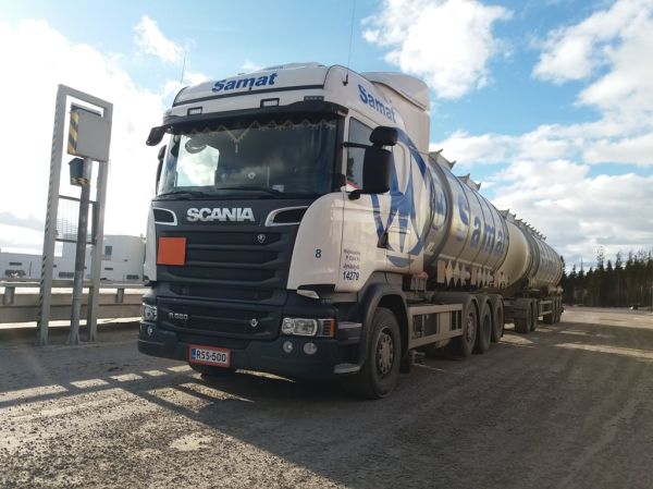 Kuljetusliike P Ojalan Scania R580
Samat Groupin ajossa oleva Kuljetusliike P Ojala Ky:n Scania R580 säiliöyhdistelmä. 
Avainsanat: Ojala Samat Group Scania R580 14279 8