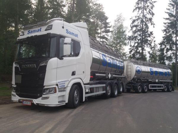 J Rautiaisen Scania R650
Samat Groupin ajossa oleva J Rautiainen Oy:n Scania R650 säiliöyhdistelmä.
Avainsanat: Samat Group Rautiainen Scania R650 14284 Neste