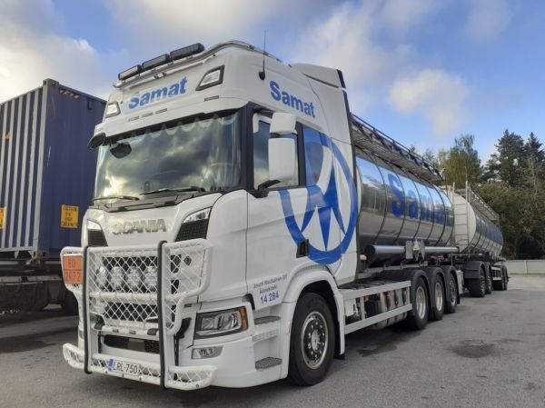 J Rautiaisen Scania 560R
Samat Groupin ajossa oleva J Rautiainen Oy:n Scania 560R säiliöyhdistelmä.
Avainsanat: Samat Group Rautiainen Scania 560R 14284 Neste