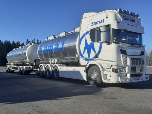 Kuljetus J Kouvon Scania
Samat Groupin ajossa oleva Kuljetus J Kouvo Oy:n Scania säiliöyhdistelmä. 
Avainsanat: Samat Group Kouvo Scania ABC Hirvaskangas 14286