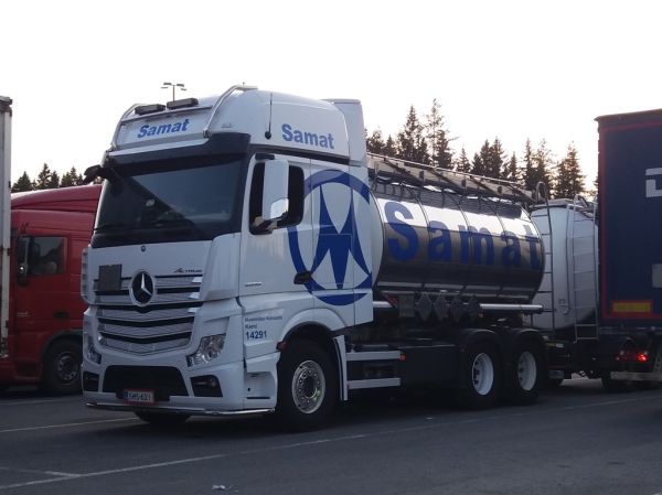 M Kultalahden MB 2653 Actros
Samat Groupin ajossa oleva M Kultalahden MB 2653 Actros säiliöyhdistelmä.
Avainsanat: Samat Group Kultalahti MB 2653 Actros ABC Hirvaskangas 14291