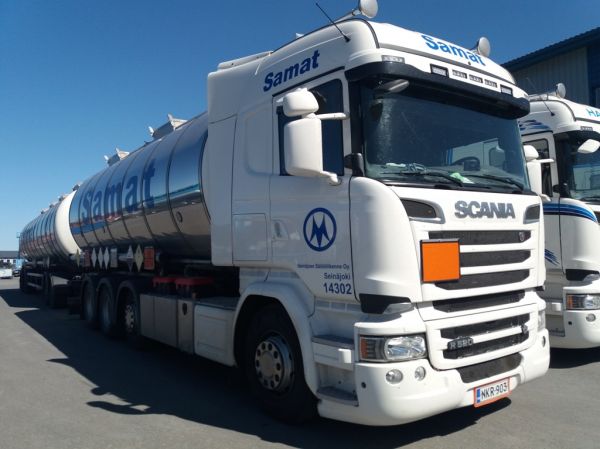 Seinäjoen Säiliöliikenteen Scania R520
Samat Groupin ajossa oleva Seinäjoen Säiliöliikenne Oy:n Scania R520 säiliöyhdistelmä.
Avainsanat: Samat Group Seinäjoen Säiliöliikenne Scania R520 14302