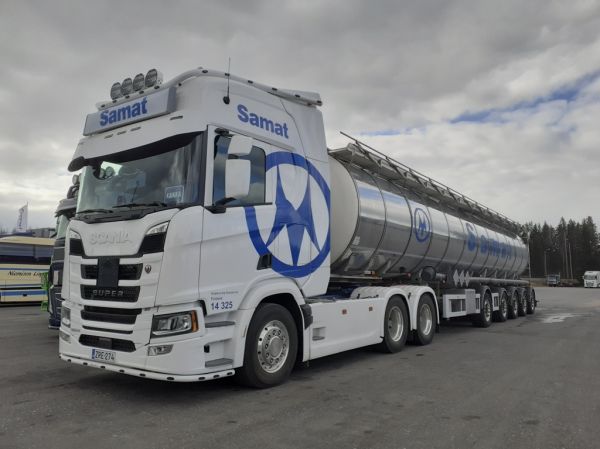 Kuljetus K Alastalon Scania 560R
Samat Groupin ajossa oleva Kuljetus K Alastalo Ky:n Scania 560R puoliperävaunuyhdistelmä.
Avainsanat: Alastalo Samat Group Scania 560R Kaikka 14325 ABC Hirvaskangas