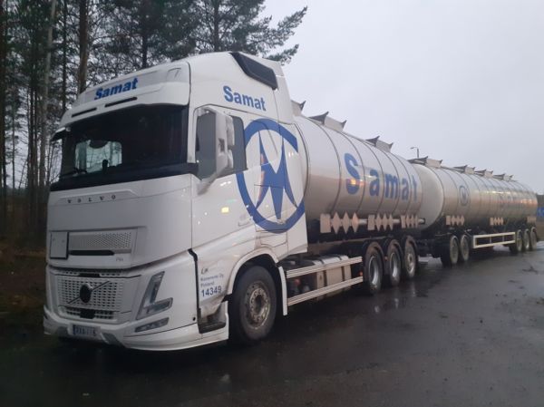 Klikkaa kuvaa nähdäksesi se täysikokoisena
==============
Konerengin Scania Volvo FH540
Samat Groupin ajossa oleva Konerenki Oy:n Volvo FH540 säiliöyhdistelmä.
Avainsanat: Samat Group Konerenki Volvo FH540 ST1 Hirvaskangas 14349 Konerengin Scania Volvo FH540
Samat Groupin ajossa oleva Konerenki Oy:n Volvo FH540 säiliöyhdistelmä.
Avainsanat: Samat Group Konerenki Volvo FH540 ST1 Hirvaskangas 14349