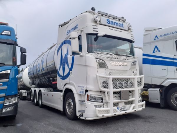 Kehusmaan Scania 660S
Samat Groupin ajossa oleva Kehusmaat Oy:n Scania 660S säiliöyhdistelmä.
Avainsanat: Samat Group Kehusmaat Scania 660S ABC Hirvaskangas 14350