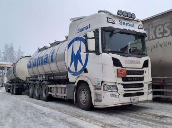 TV-Logisticsin Scania 560R
Samat Groupin ajossa oleva TV-Logistics Oy:n Scania 560R säiliöyhdistelmä.
Avainsanat: Samat Group TV-Logistics Scania 560R 14531 ST1 Hirvaskangas