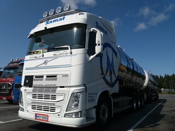 JV Seikkalan Volvo FH
Samat Groupin ajossa oleva JV Seikkala Oy:n Volvo FH säiliöyhdistelmä.
Avainsanat: Seikkala Samat Group Volvo FH ABC Hirvaskangas 14539