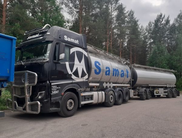 Kuljetus J Siekkisen MB 2553 Actros
Samat Groupin ajossa oleva Kuljetus J Siekkinen Oy:n MB 2553 Actros säiliöyhdistelmä.
Avainsanat: Siekkinen Samat Group MB 2553 Actros Shell Hirvaskangas 14547