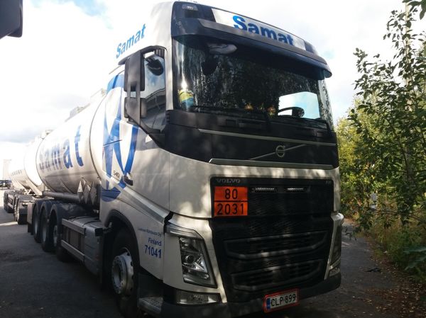 Laukaan Rahtiautojen Volvo FH540
Samat Groupin ajossa oleva Laukaan Rahtiautot Oy:n Volvo FH540 säiliöyhdistelmä.
Avainsanat: Samat Group LaukaanRahtiautot Volvo FH540 71041