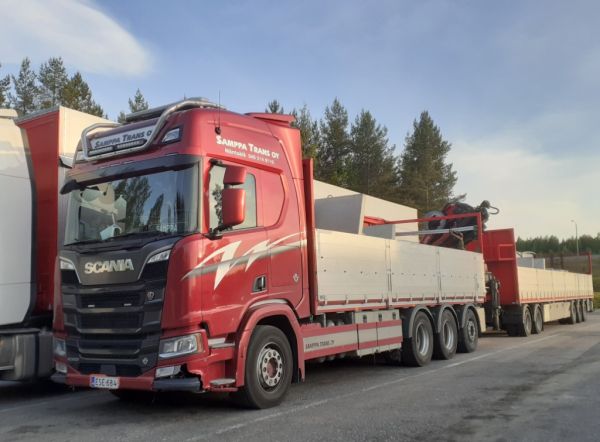 Samppa Transin Scania R560
Samppa Trans Oy:n nosturilla varustettu Scania R560 täysperävaunuyhdistelmä.
Avainsanat: SamppaTrans Scania R560 Shell Hirvaskangas Samppa