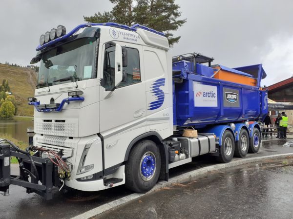 Sara Transin Volvo FH540
Sara Transin Volvo FH540 sora-auto.
Avainsanat: Yli-Hyrylä Sara-Trans Volvo FH540 Tahko26